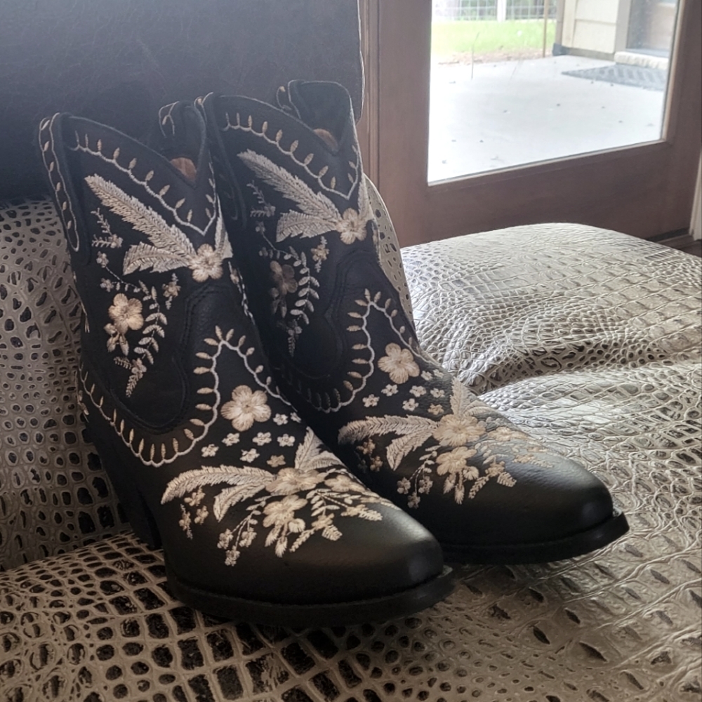 Dingo cowboy boots